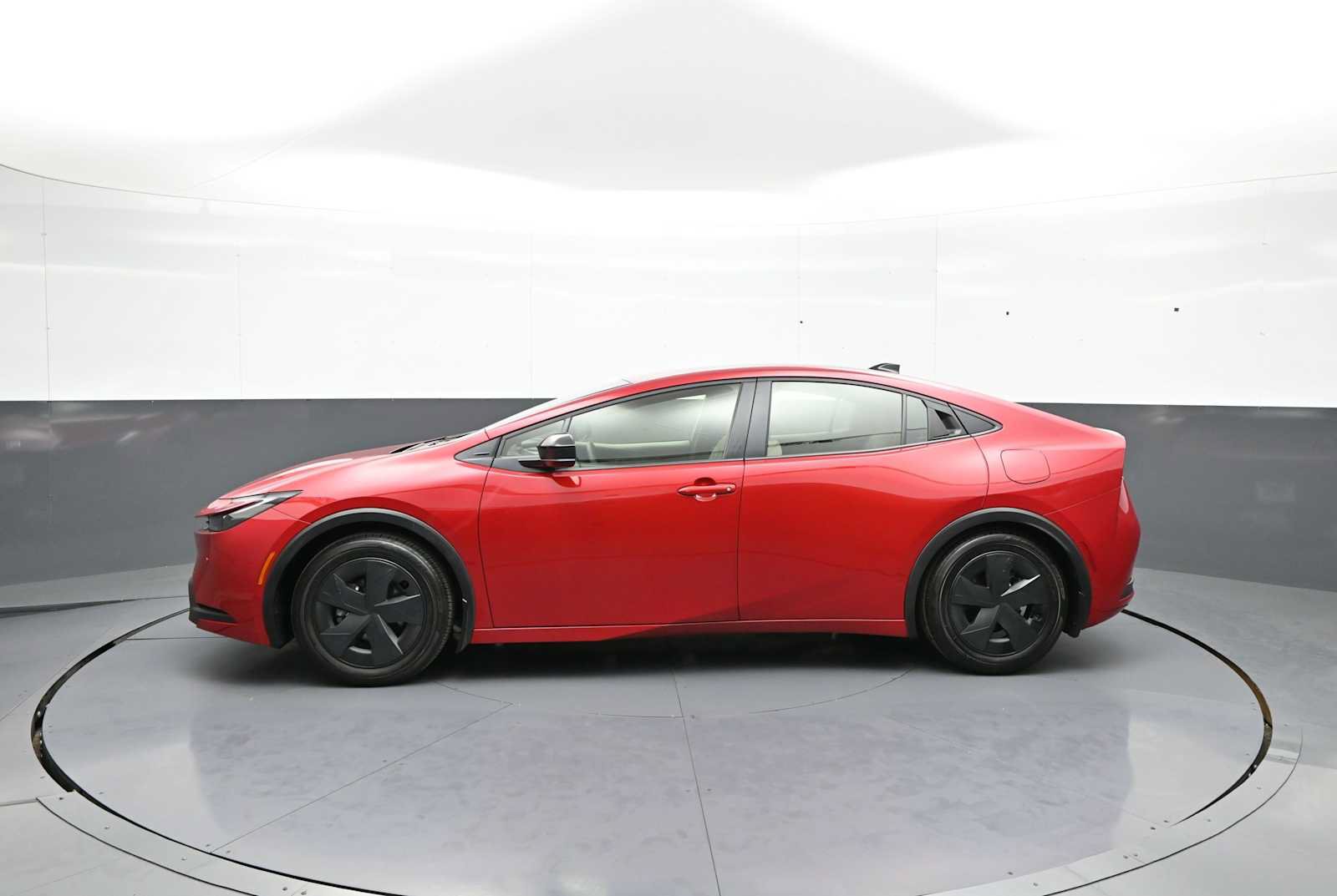 Used 2026 Toyota Prius LE FWD image 9