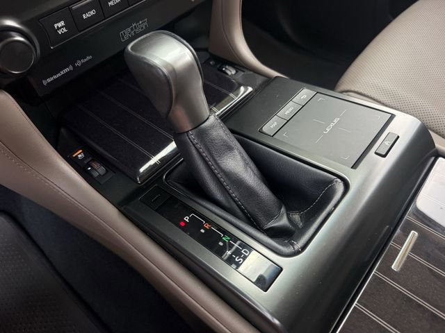 Used 2023 Lexus GX 460 Premium w/ Accessory Package image 21