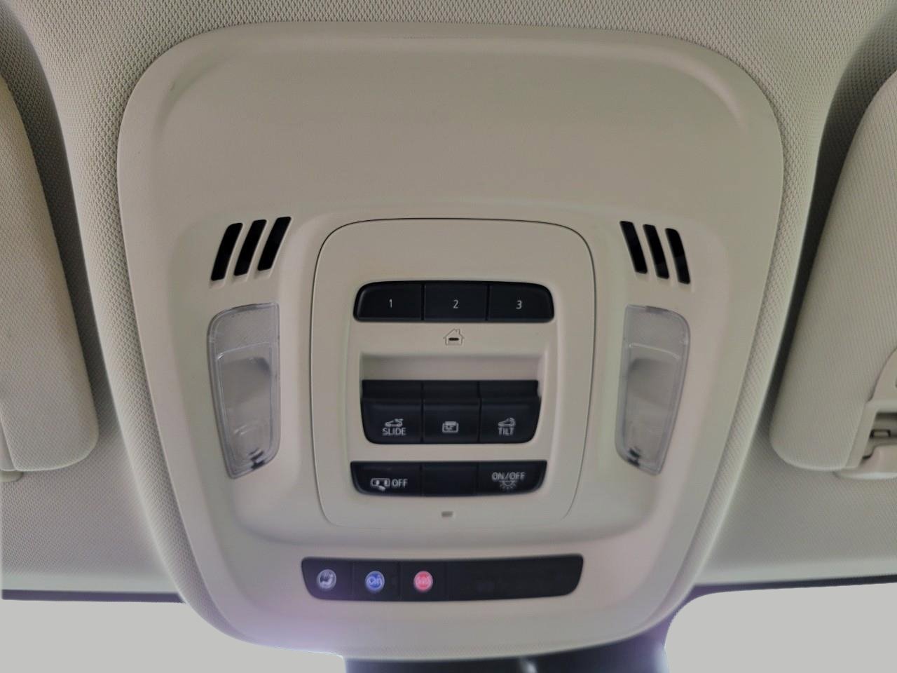 Used 2023 Buick Envision Avenir image 19