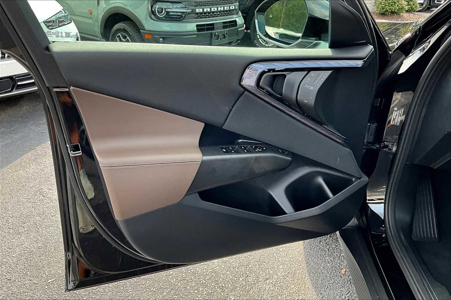 New 2025 BMW X3 xDrive30i w/ Convenience Package AWD/4WD image 10