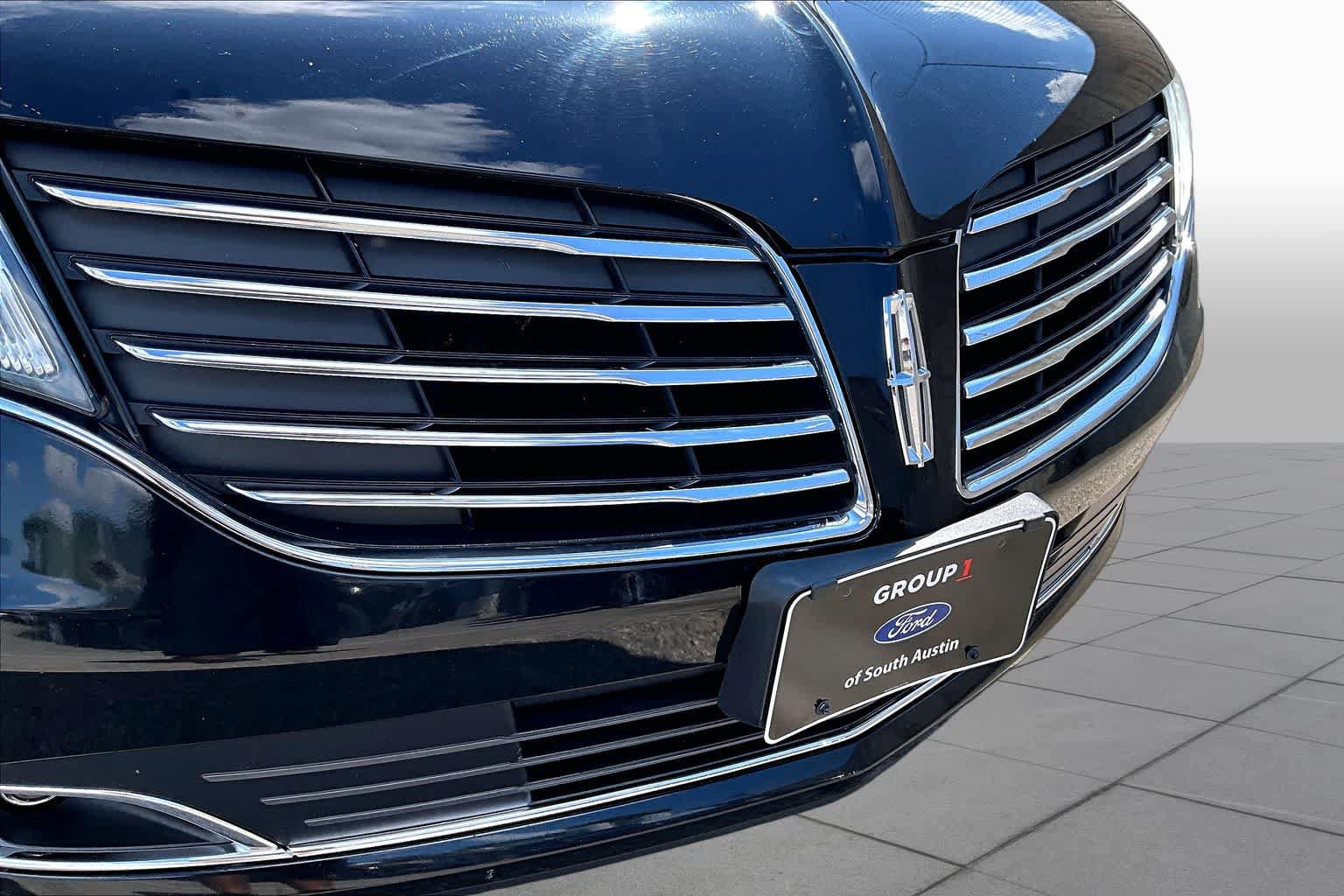 Used 2018 Lincoln MKT AWD image 30