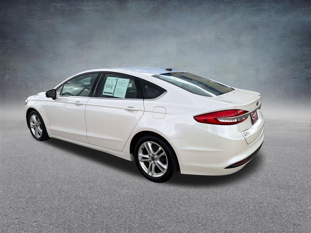 Used 2018 Ford Fusion SE w/ Fusion SE Technology Package FWD image 3