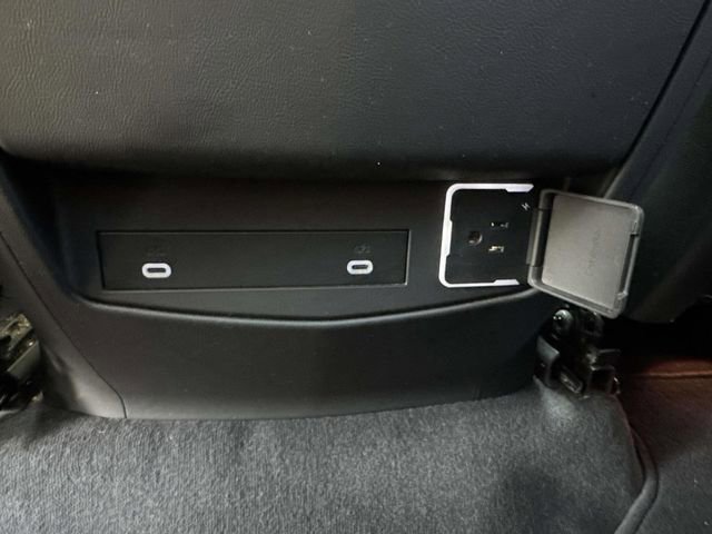 Used 2022 Cadillac Escalade Luxury RWD image 17