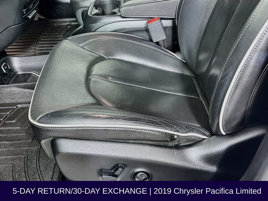 Used 2019 Chrysler Pacifica Limited w/ Advanced Safetytec Group FWD image 26