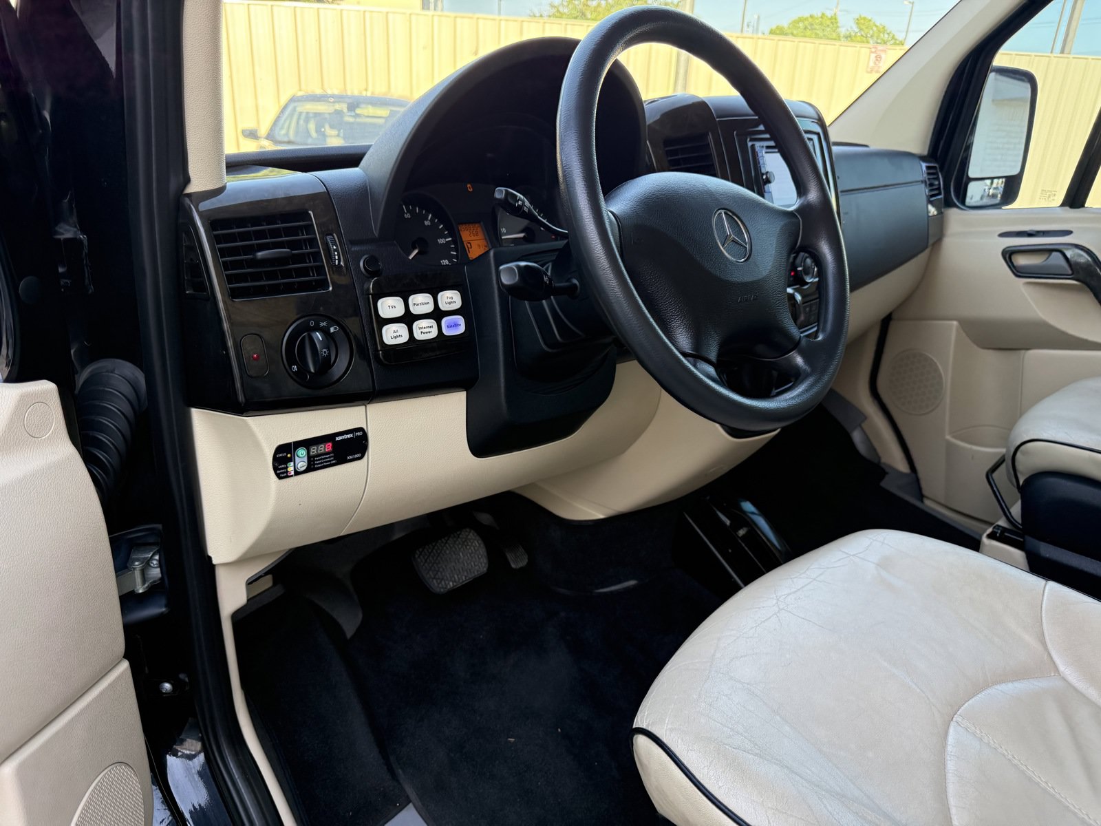 Used 2013 Mercedes-Benz Sprinter 2500 image 7