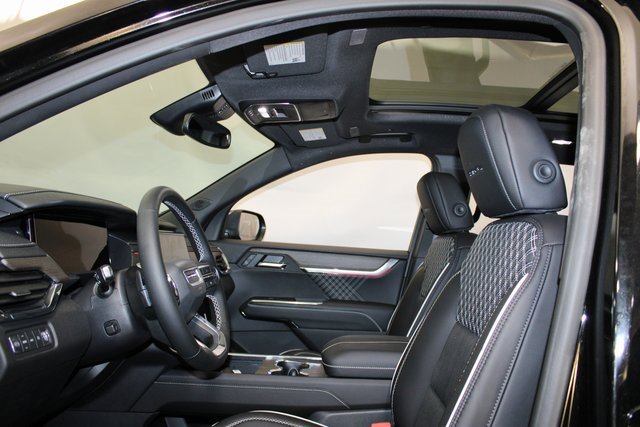 Used 2025 GMC Acadia Denali w/ LPO, Floor Liner Package image 9