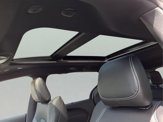 New 2026 Chrysler Pacifica Select AWD/4WD image 19
