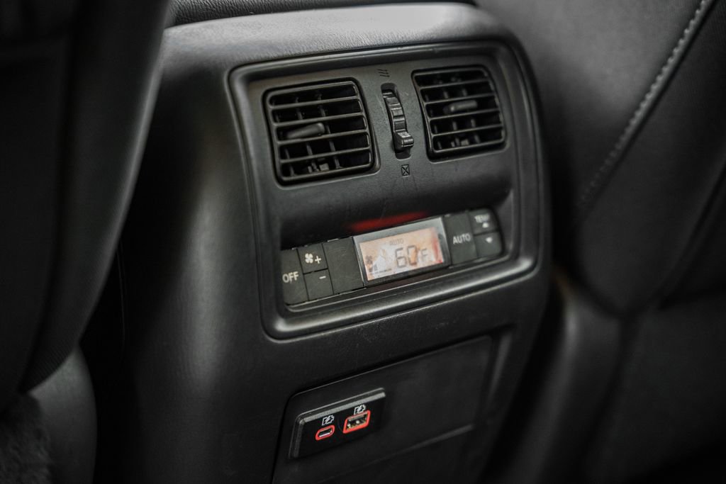 Used 2020 Nissan Pathfinder SV image 28