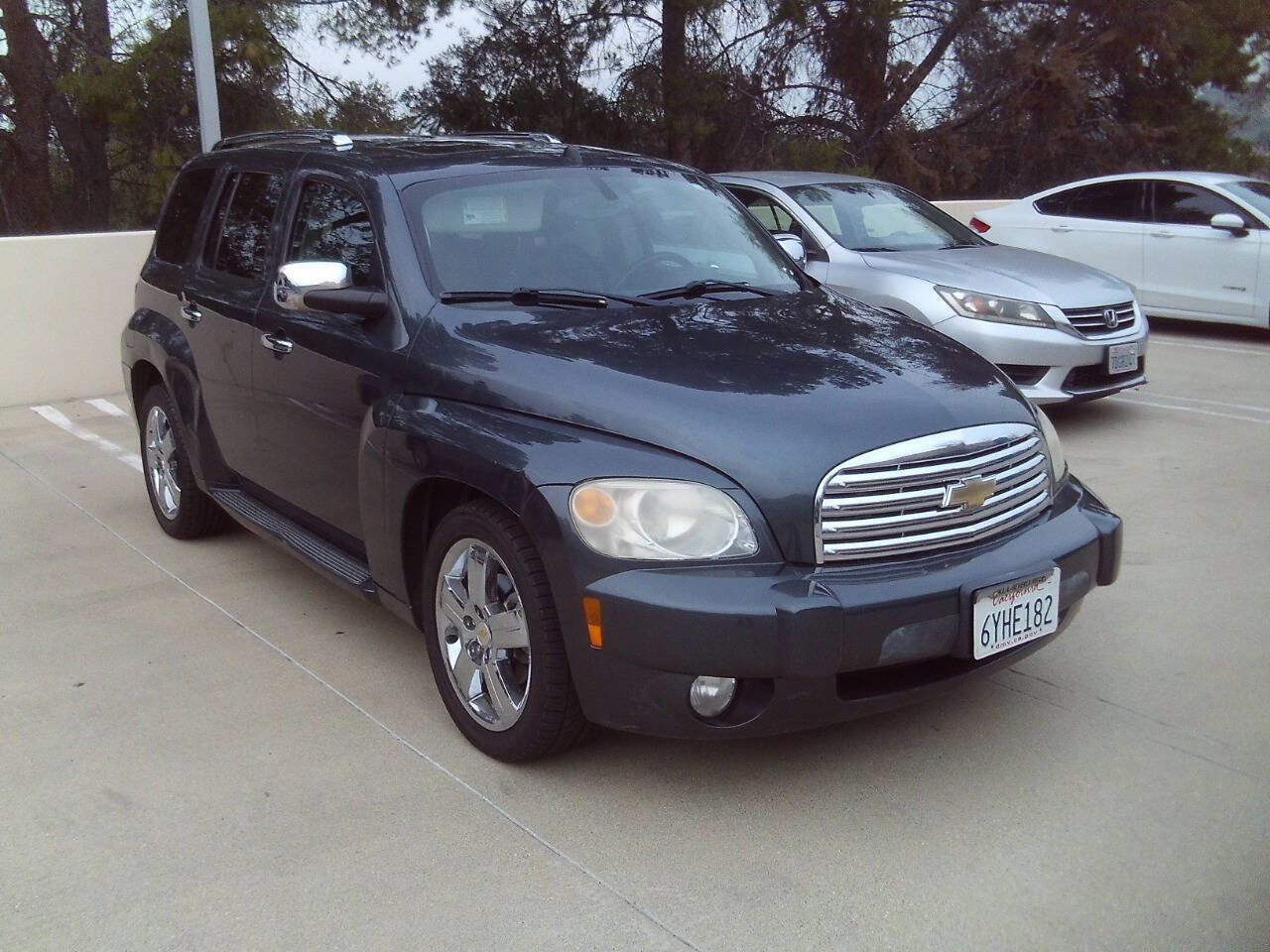 Used 2011 Chevrolet HHR LT w/ LT Preferred Equipment Group image 2