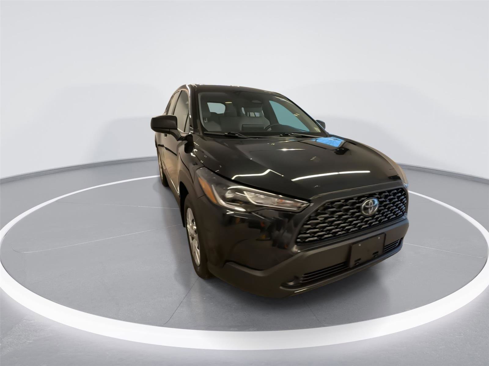 Used 2023 Toyota Corolla Cross L image 2