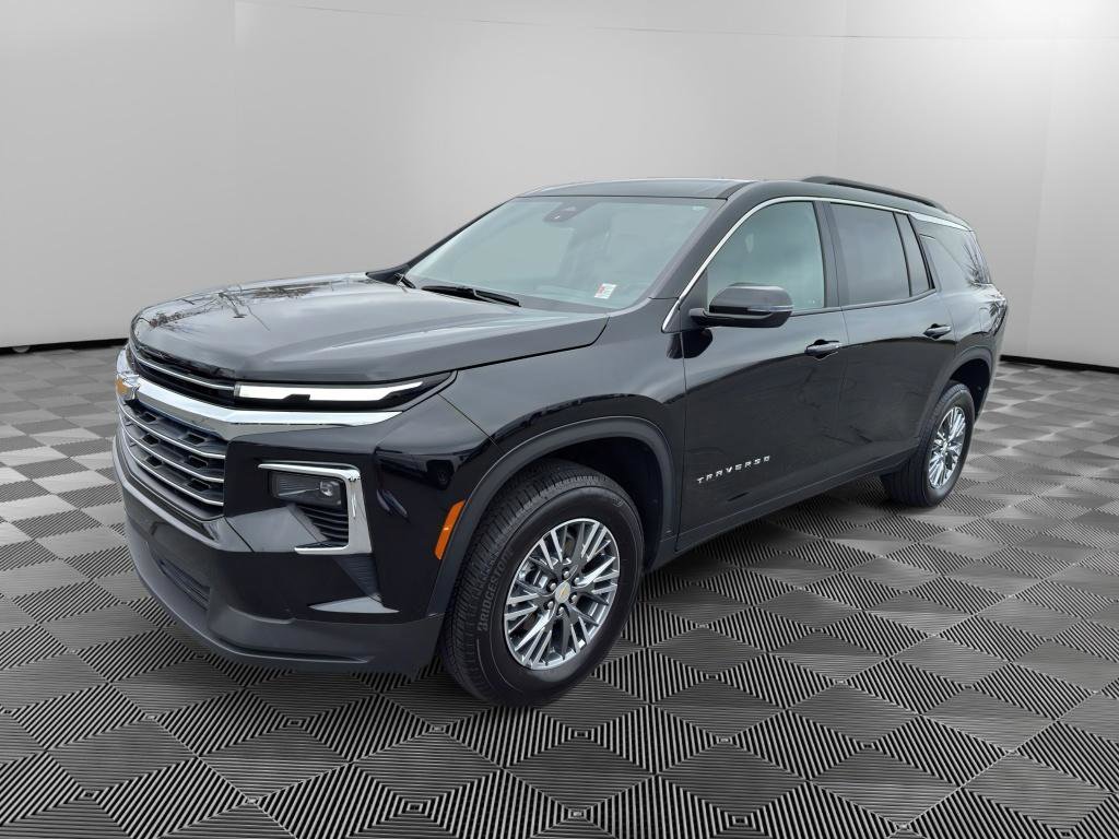 Used 2025 Chevrolet Traverse LT image 3