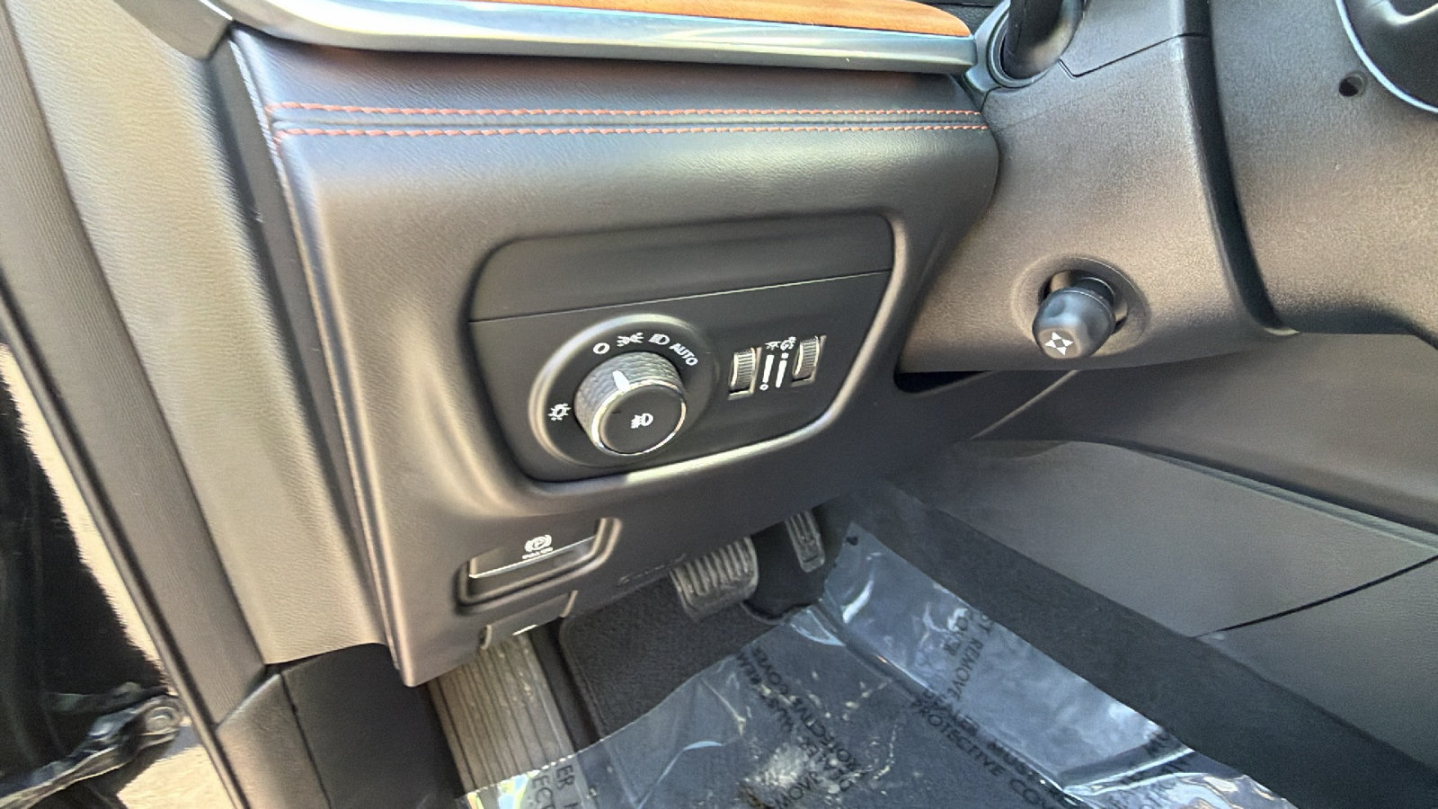 Used 2025 Jeep Grand Cherokee Summit AWD/4WD image 25