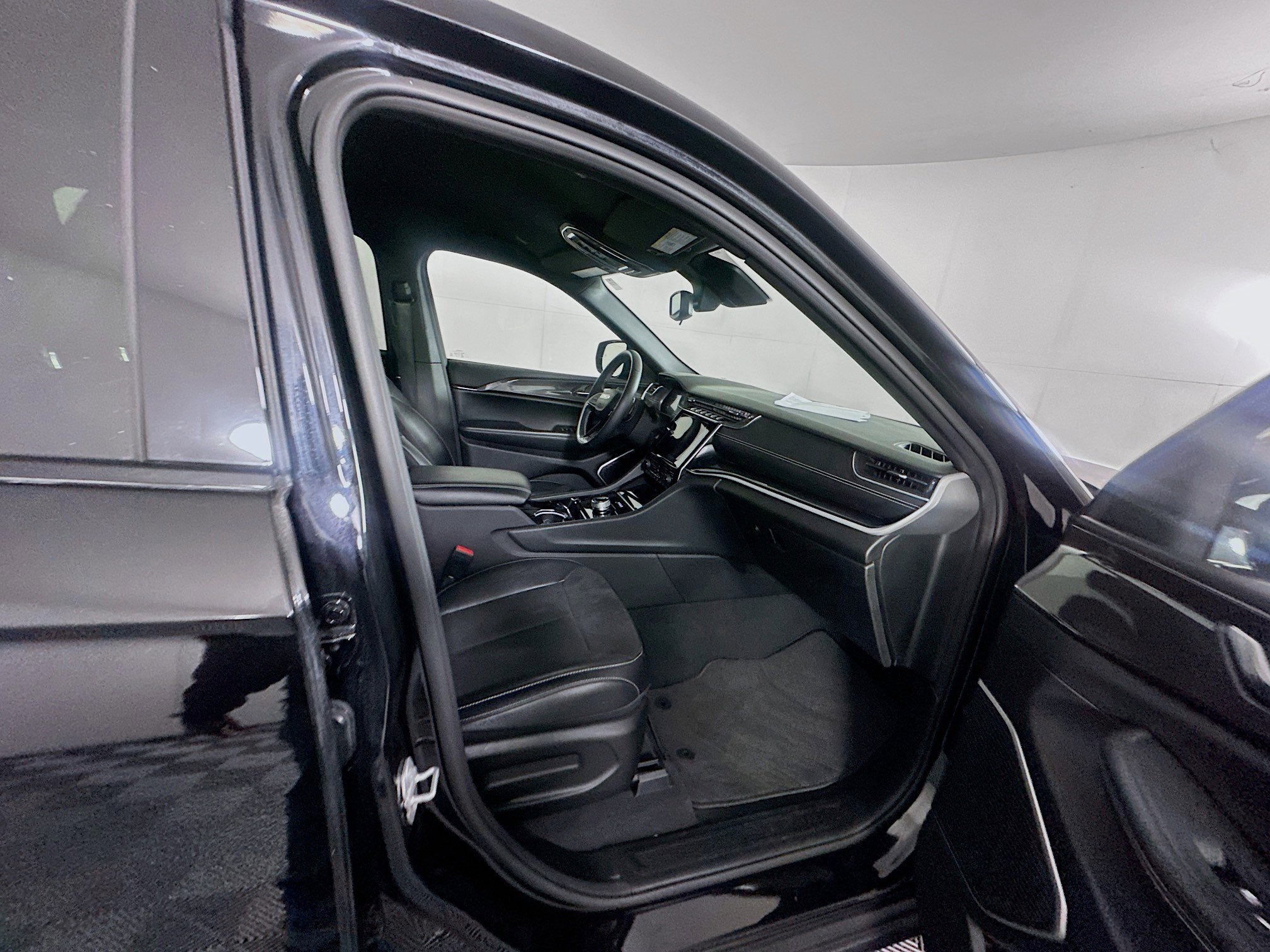 Used 2022 Jeep Grand Cherokee L Laredo image 33