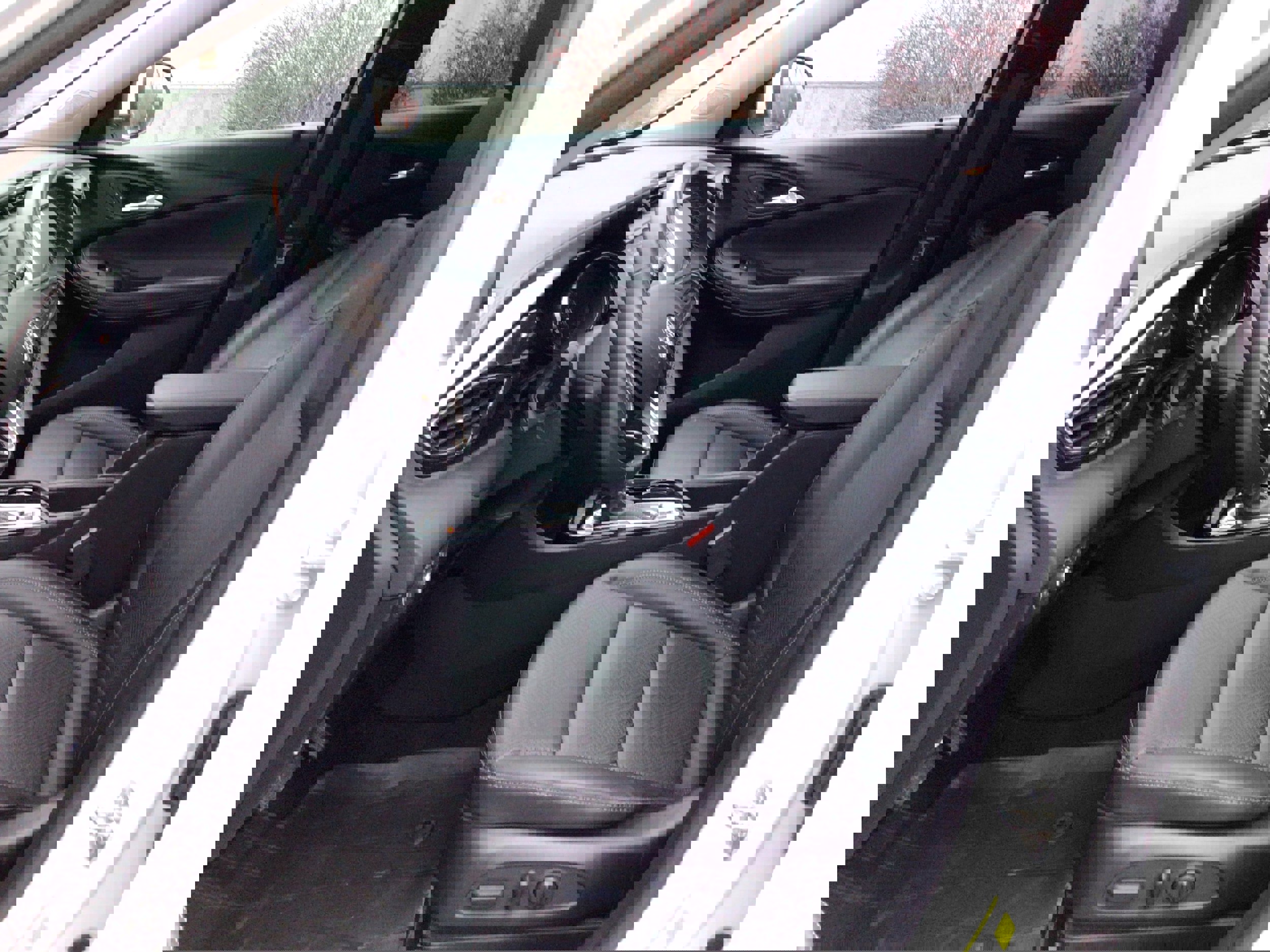 Used 2023 Buick Encore GX Essence w/ Experience Buick Package image 11