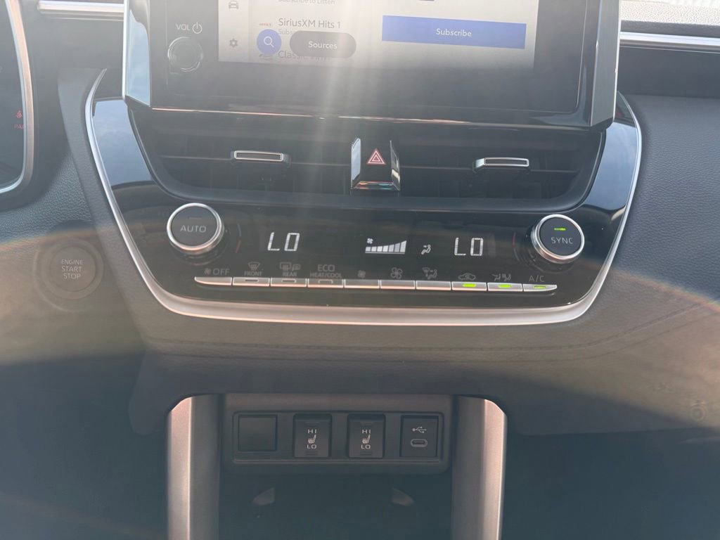 Used 2025 Toyota Corolla Cross XLE image 12