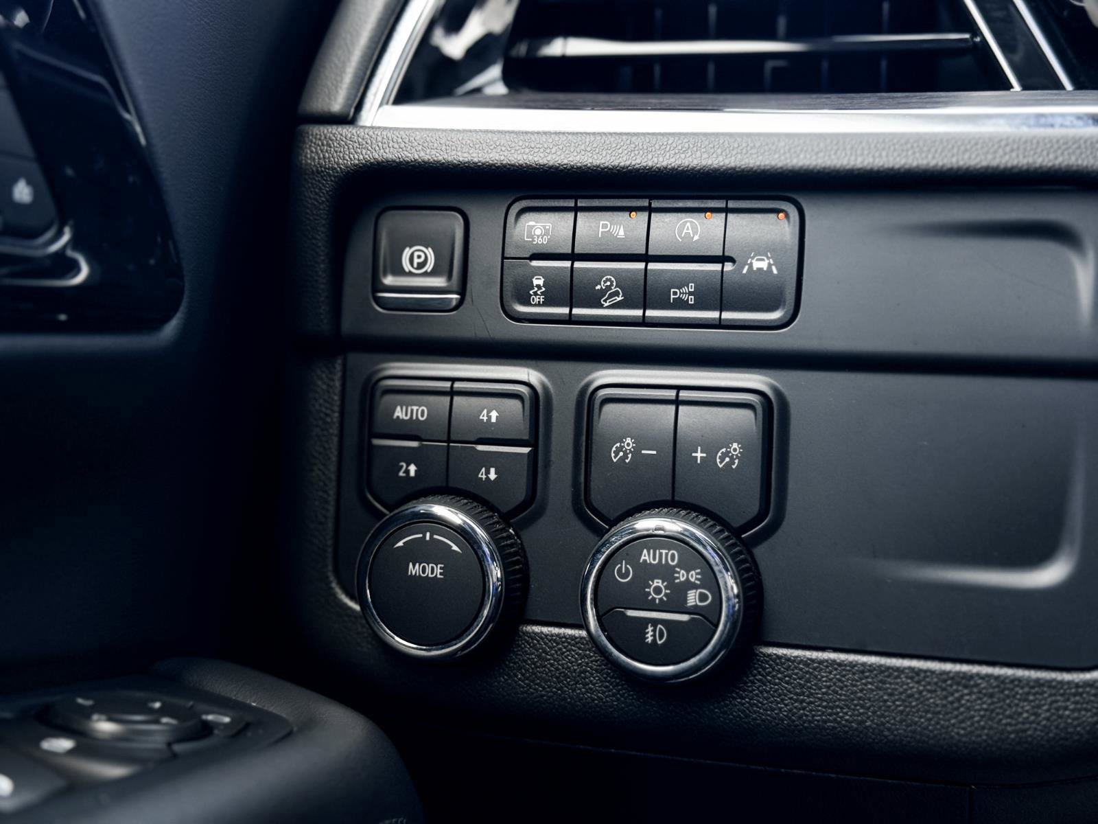 Certified 2025 Chevrolet Suburban Z71 image 12