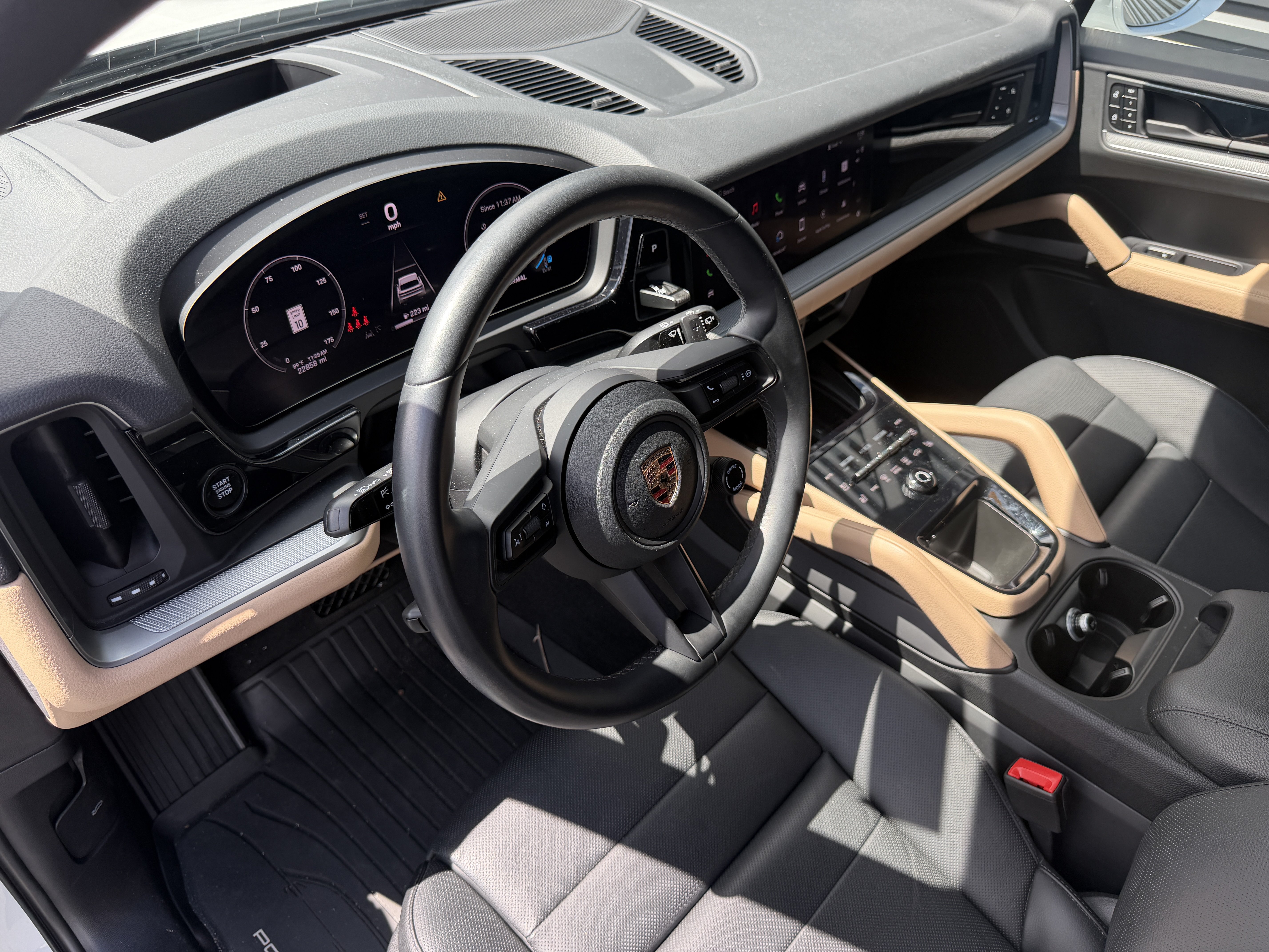 Used 2024 Porsche Cayenne AWD/4WD image 4