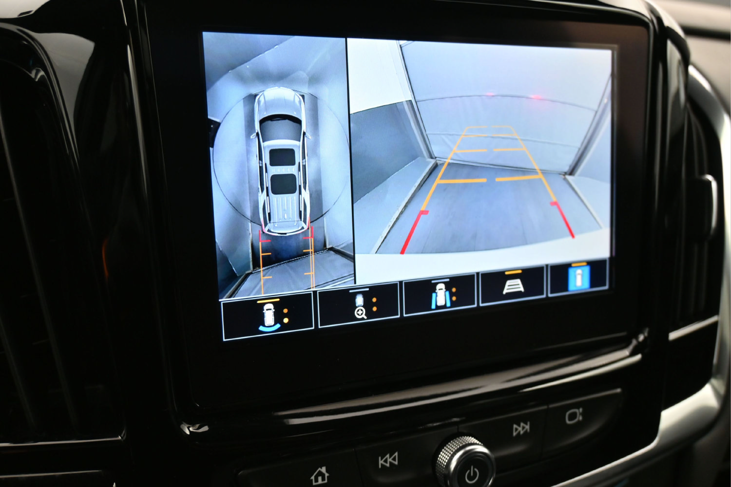 Used 2023 Chevrolet Traverse RS AWD/4WD image 10