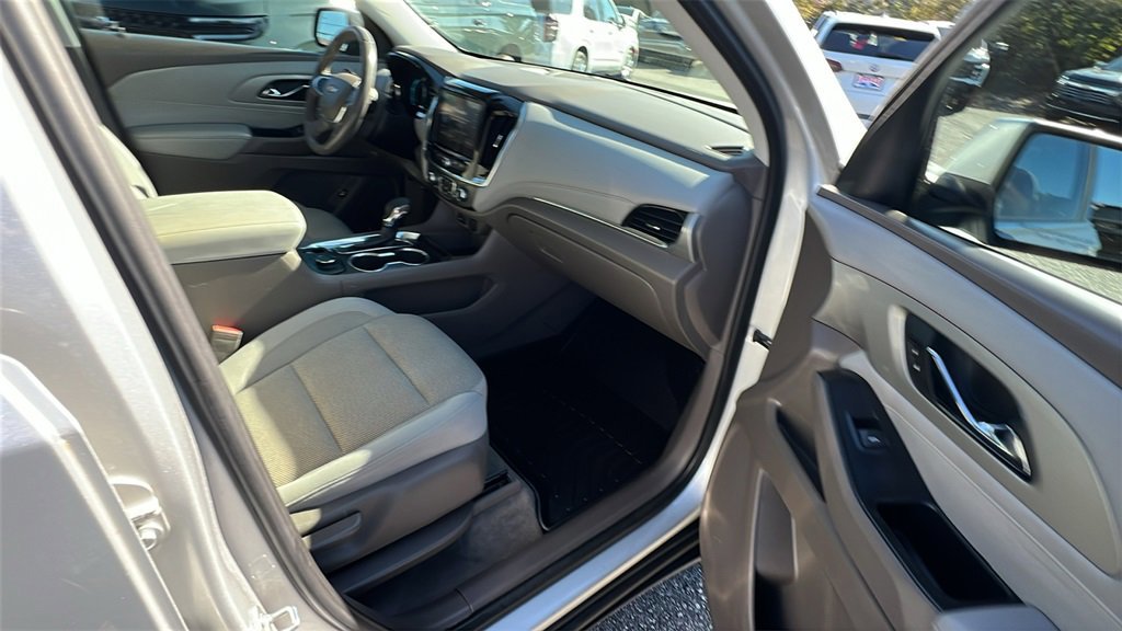 Used 2021 Chevrolet Traverse LT image 17