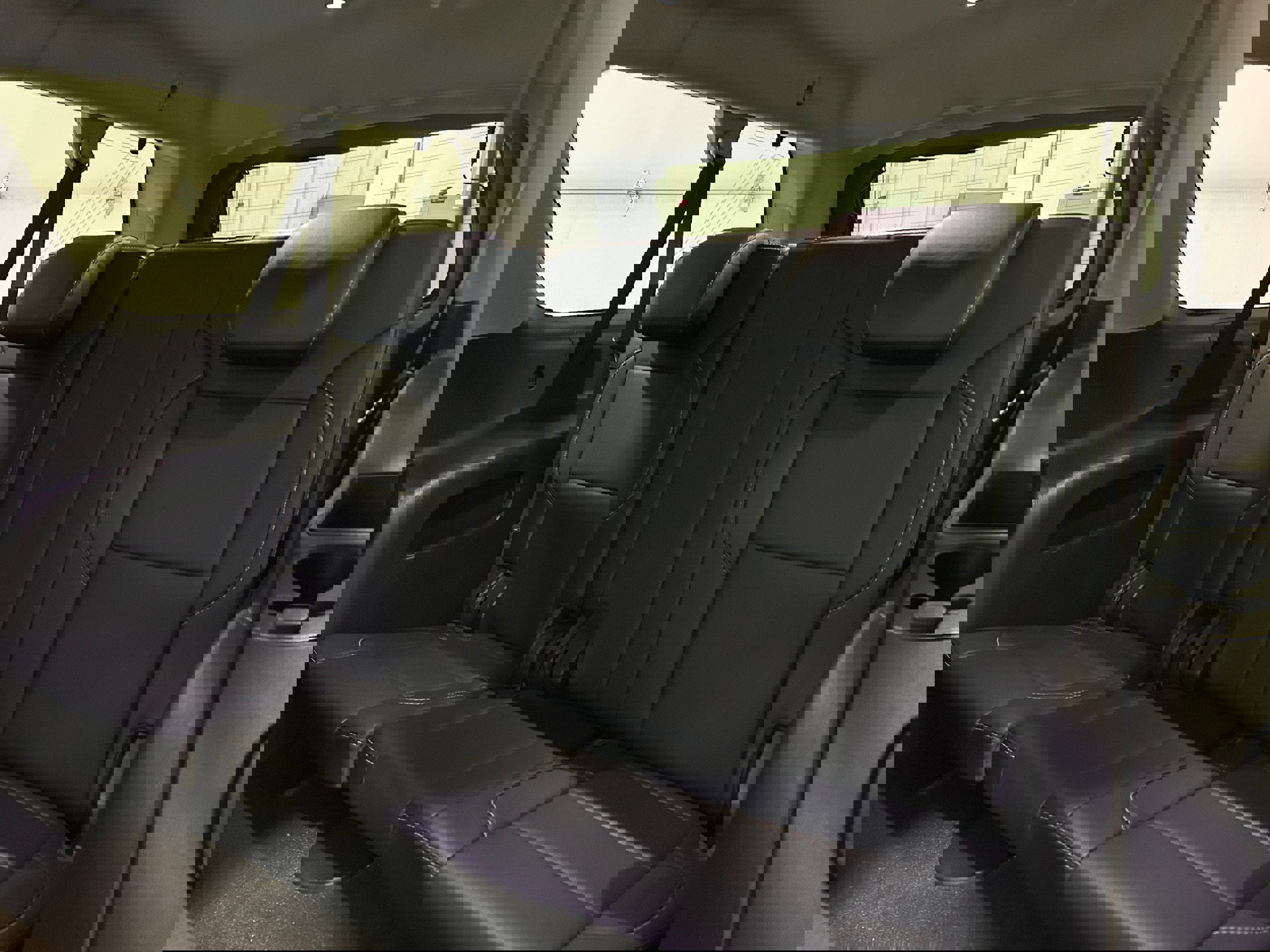 Used 2020 Chevrolet Suburban Premier image 32