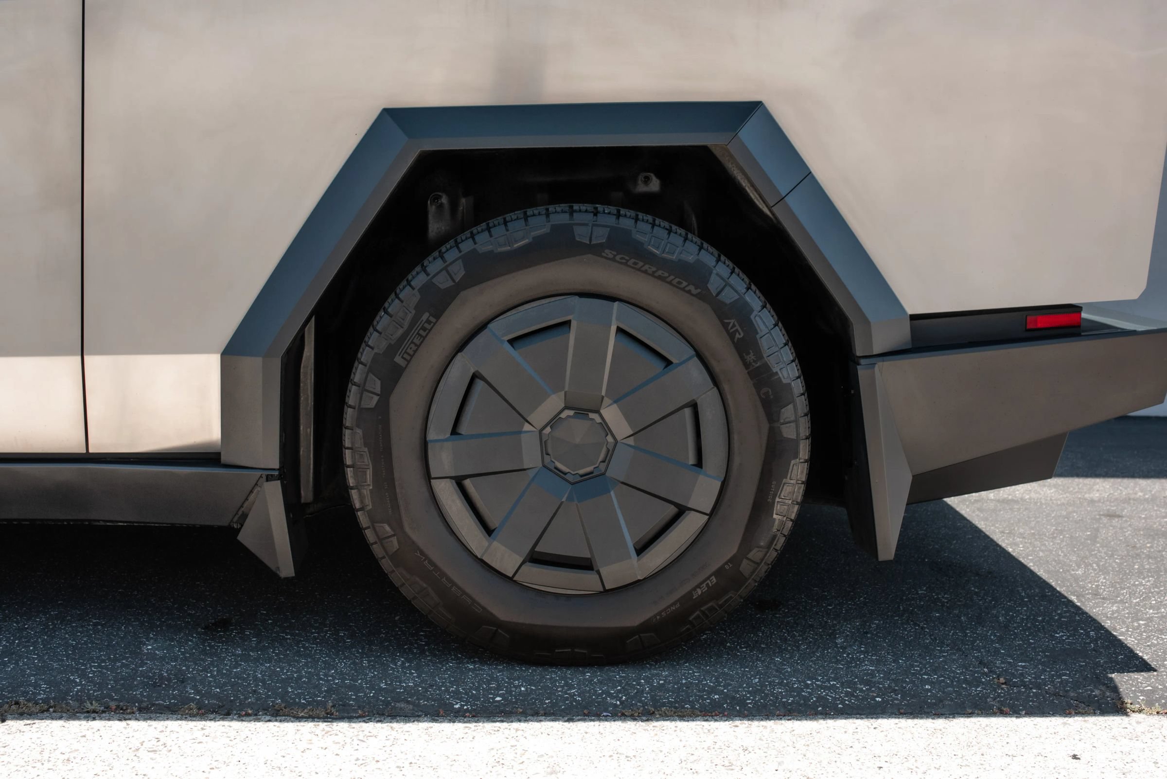 Used 2025 Tesla Cybertruck AWD Crew Cab image 38