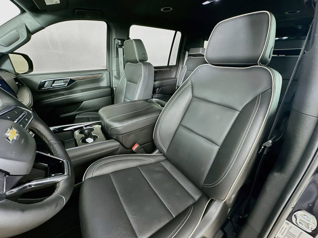 Used 2026 Chevrolet Suburban Premier AWD/4WD image 27