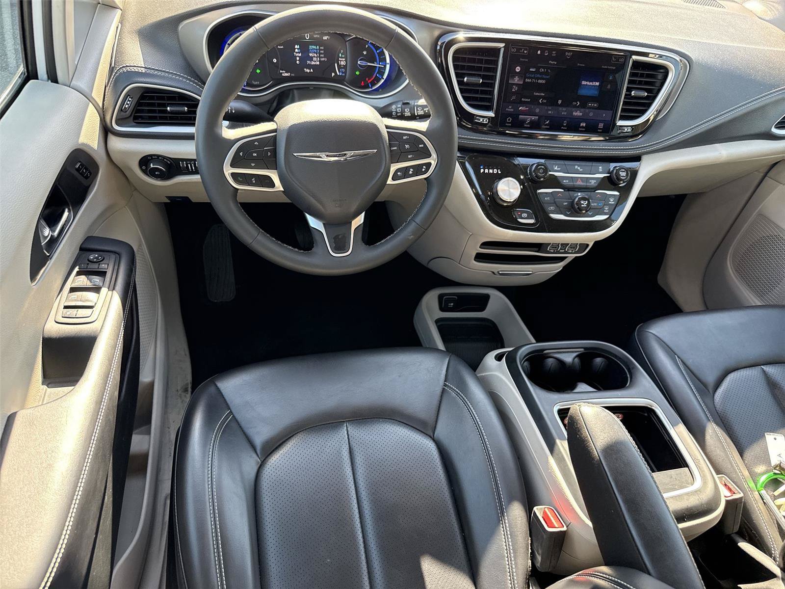 Used 2023 Chrysler Pacifica Touring-L FWD image 18
