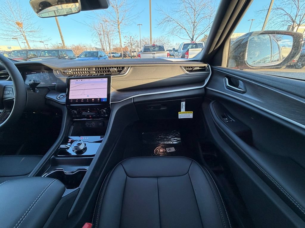 New 2025 Jeep Grand Cherokee Limited w/ Black Appearance Package AWD/4WD image 14