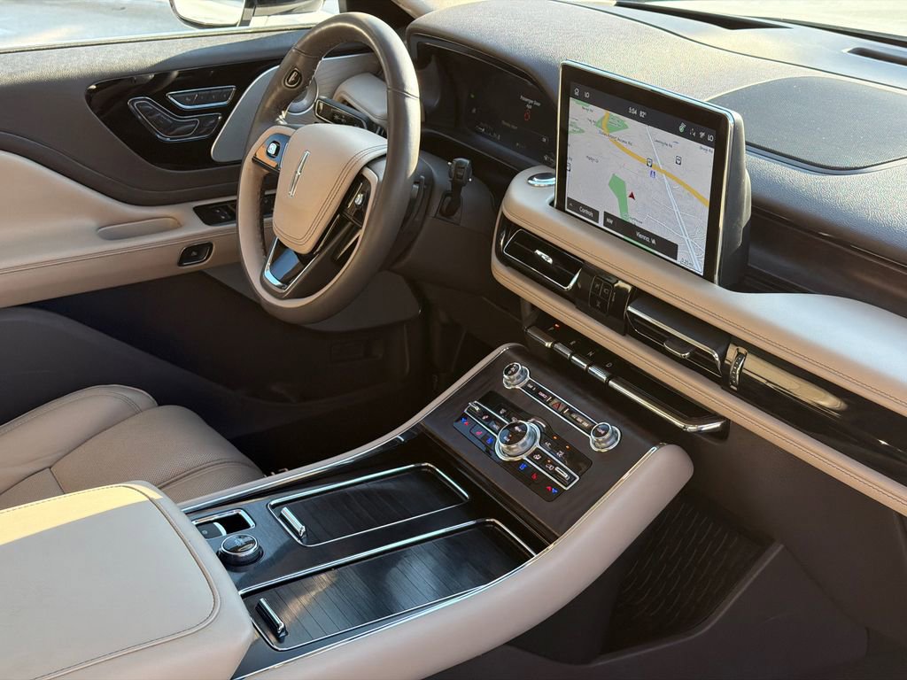 Used 2022 Lincoln Aviator Reserve w/ Equipment Group 201A image 11