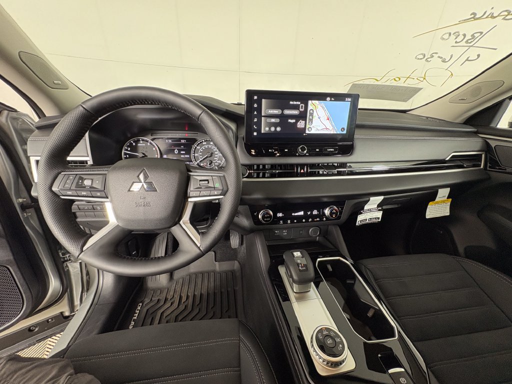 Used 2026 Mitsubishi Outlander SE FWD image 7