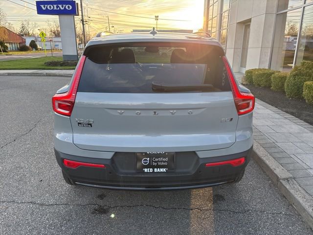 Used 2025 Volvo XC40 B5 Plus AWD/4WD image 4