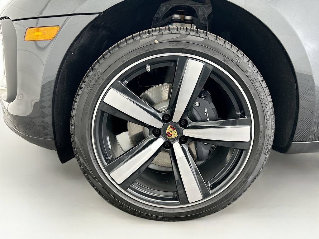 Used 2026 Porsche Macan AWD/4WD image 31