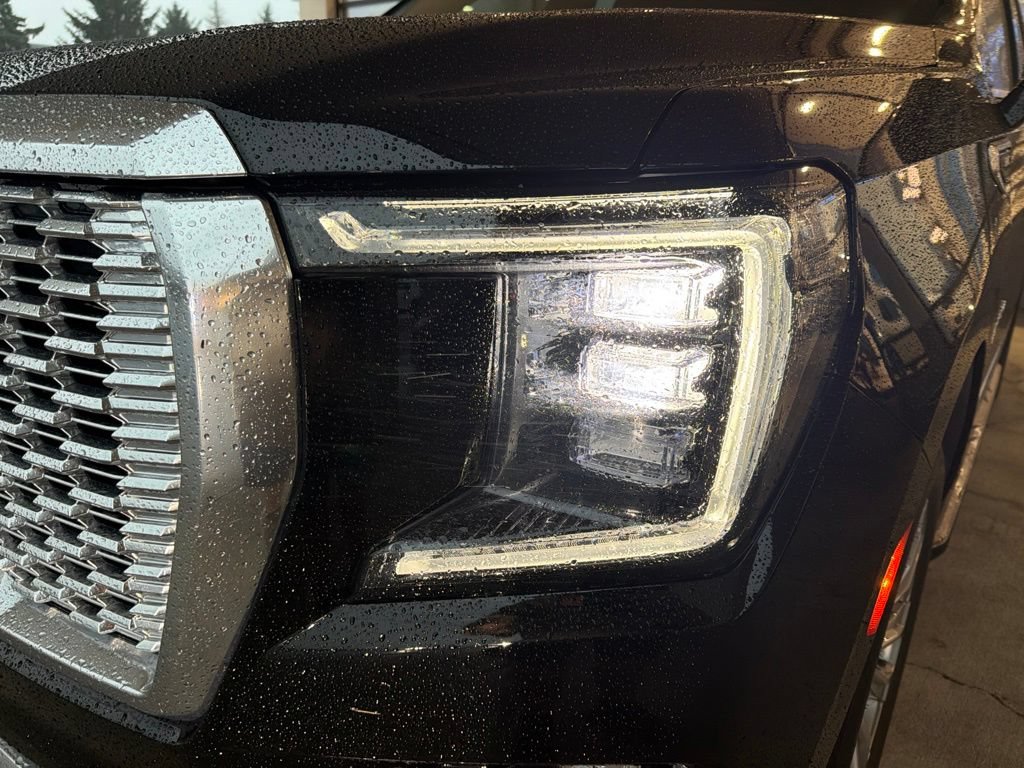 Used 2022 GMC Yukon Denali AWD/4WD image 9