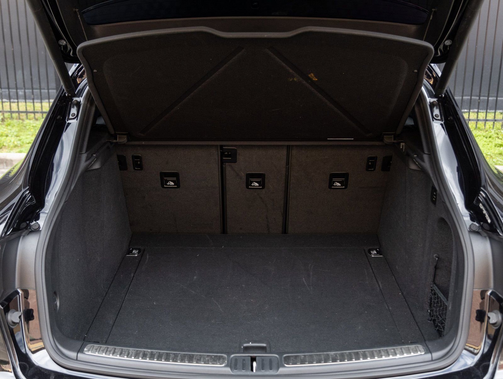 Certified 2023 Porsche Macan S image 29