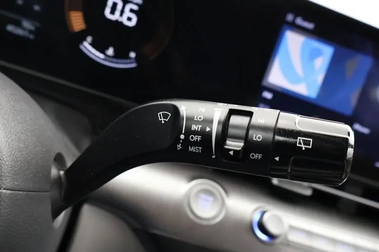 Used 2025 Hyundai Kona SEL FWD image 26