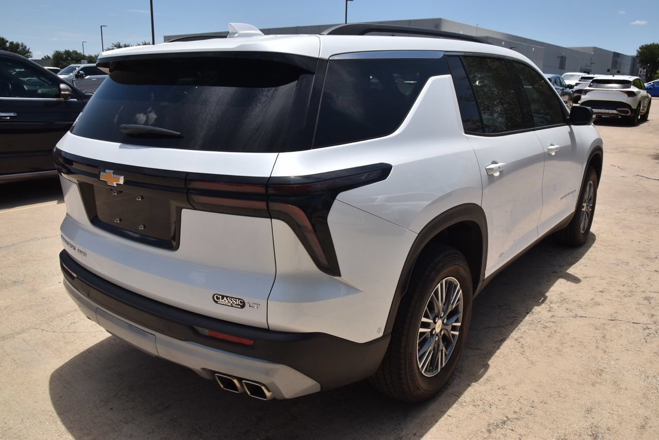 Used 2024 Chevrolet Traverse LT w/ Enhanced Driving Package AWD/4WD image 7