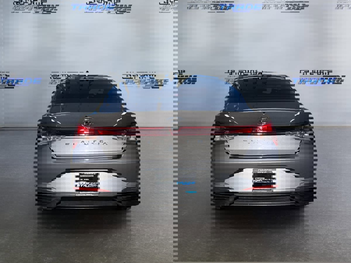 Used 2022 Hyundai Elantra SE image 6