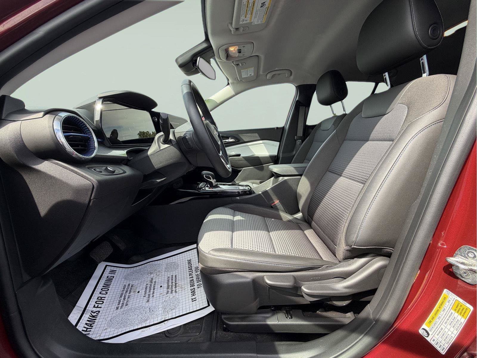 Used 2024 Chevrolet Trax LT w/ Driver Confidence Package FWD image 18