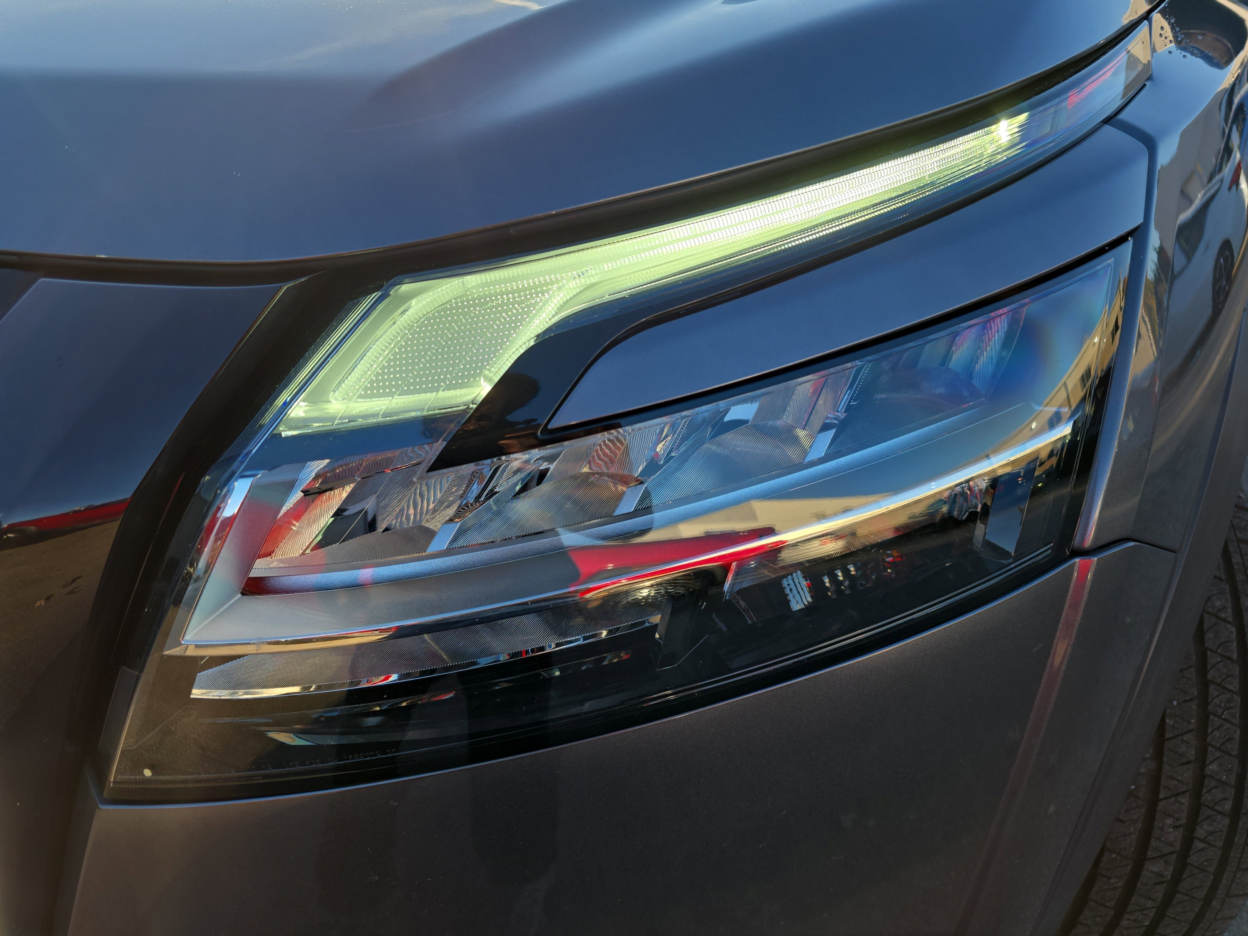 Used 2022 Nissan Pathfinder SL w/ SL Black Package image 33