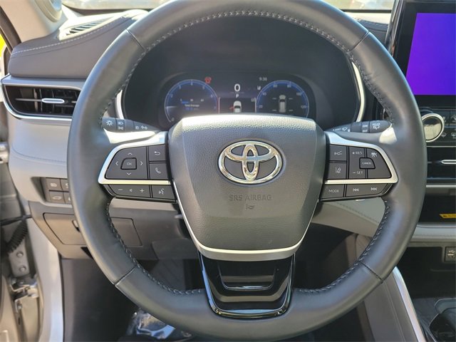 Used 2023 Toyota Highlander Platinum image 16