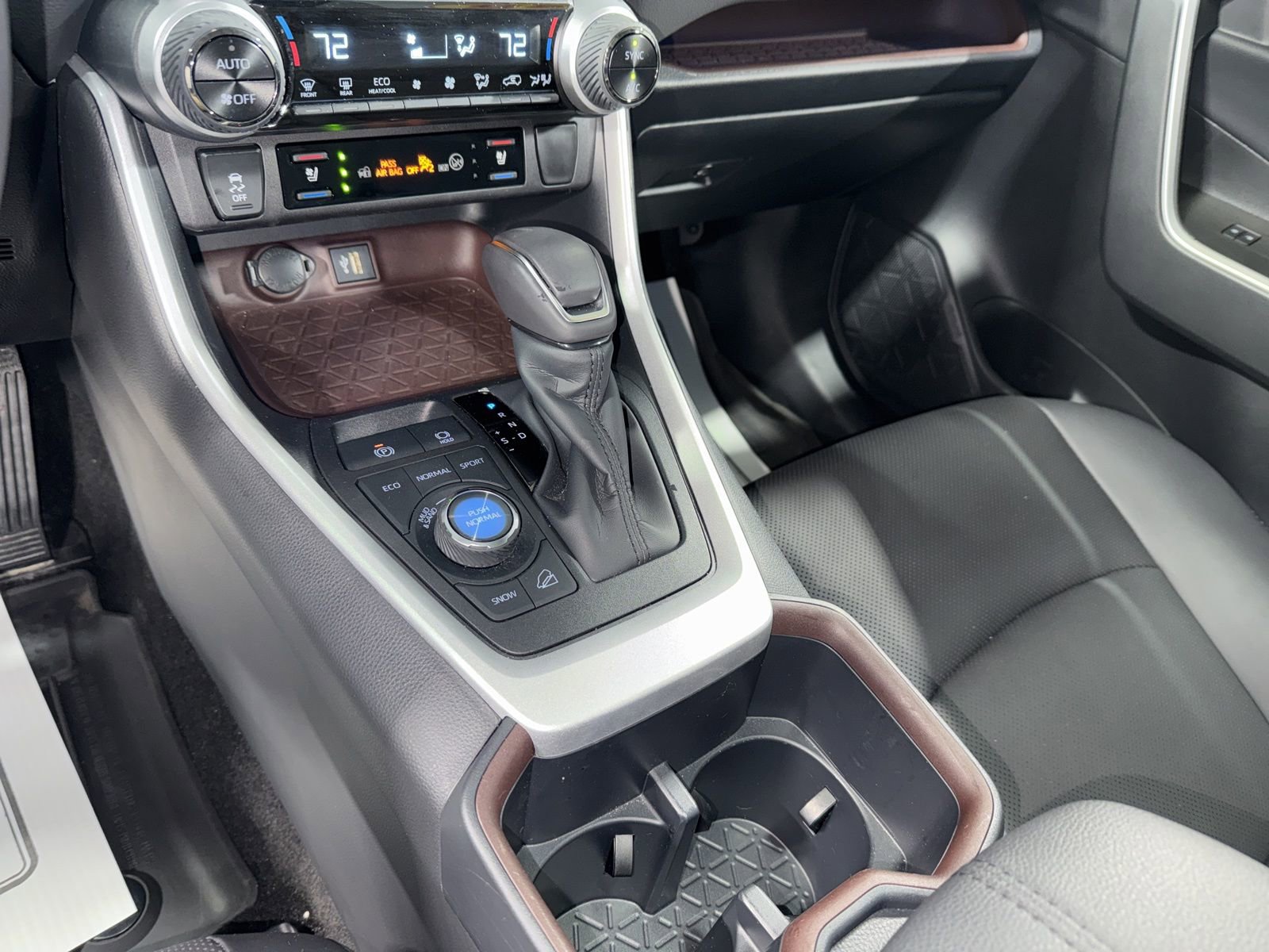 Used 2025 Toyota RAV4 Limited w/ Weather Package AWD/4WD image 29