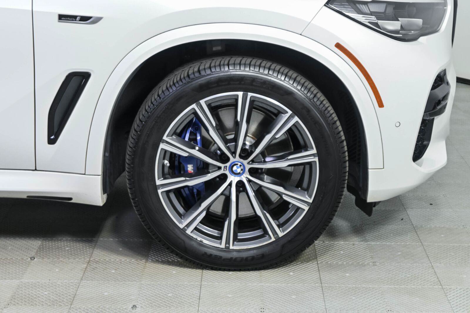 Used 2022 BMW X5 xDrive45e w/ M Sport Package AWD/4WD image 37