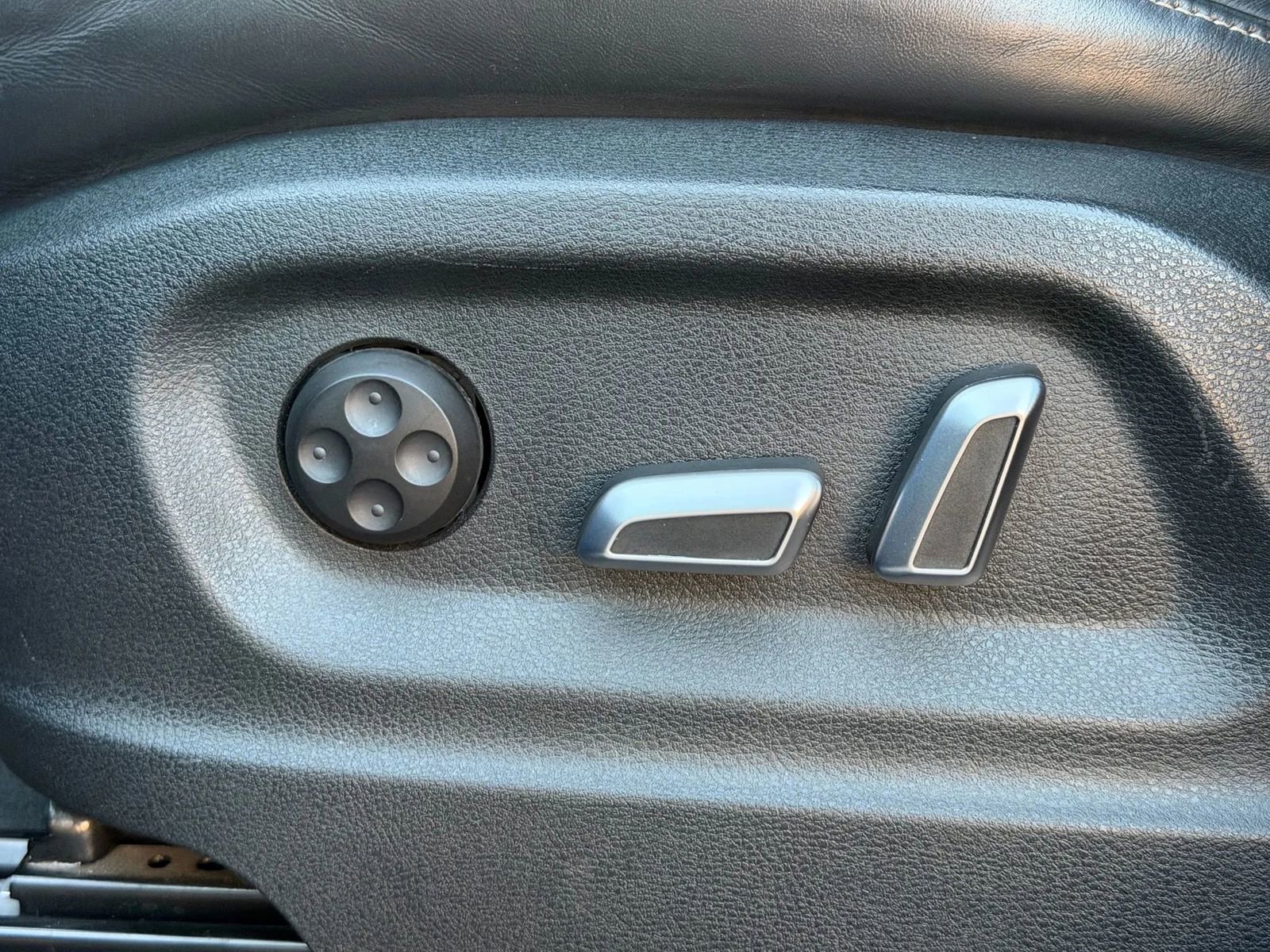 Used 2015 Audi SQ5 Premium Plus AWD/4WD image 34