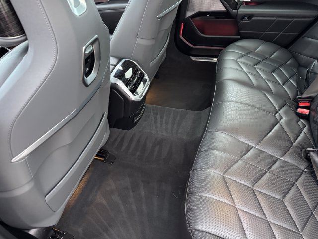 Used 2026 BMW 740i xDrive AWD/4WD image 17