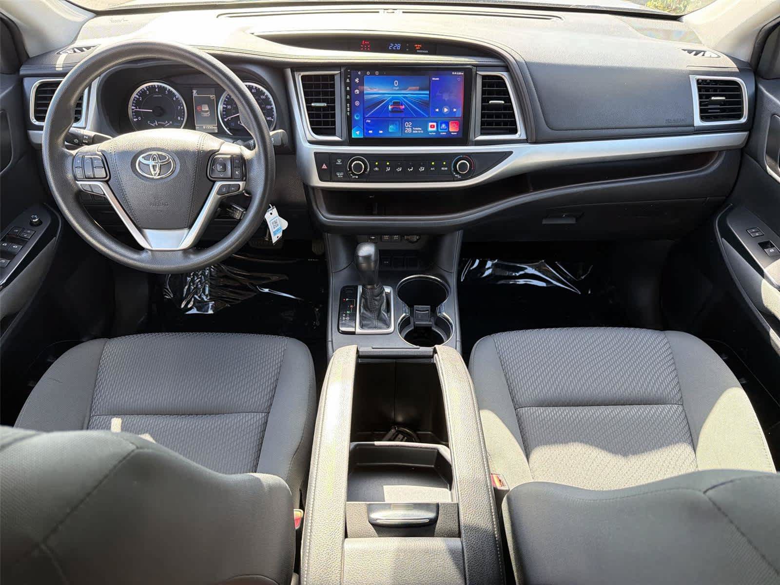 Used 2019 Toyota Highlander LE FWD image 11
