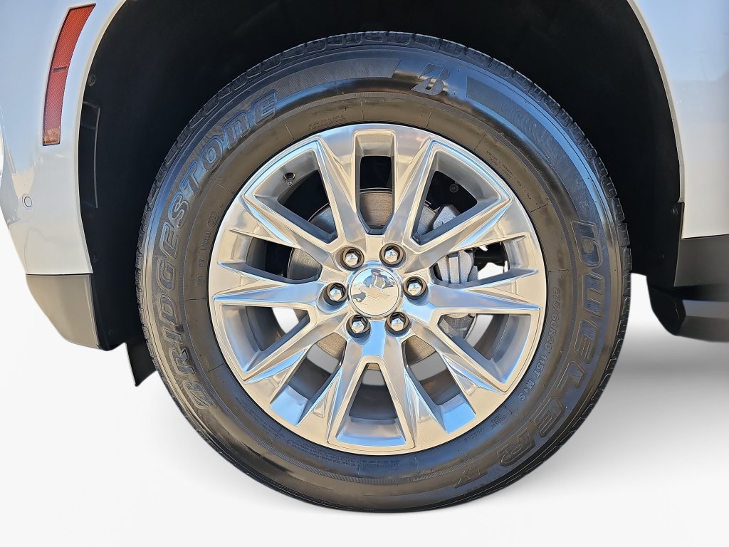Used 2025 Chevrolet Suburban Premier AWD/4WD image 25