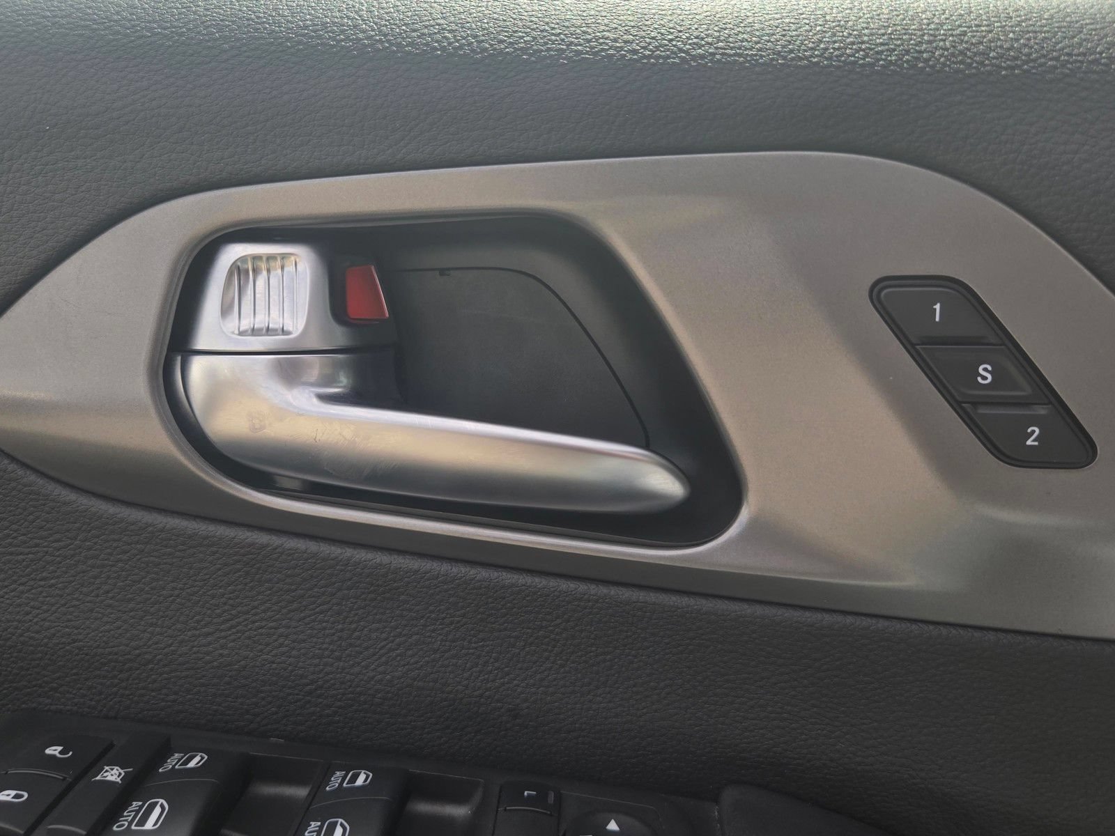 Used 2025 Chrysler Pacifica Select FWD image 22