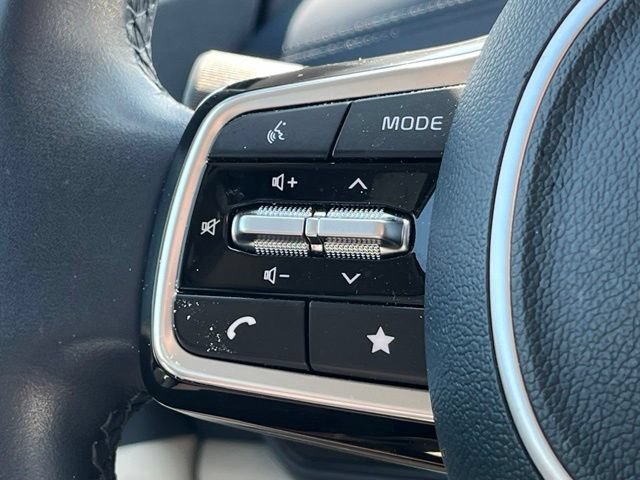 Certified 2025 Kia Carnival EX FWD image 33