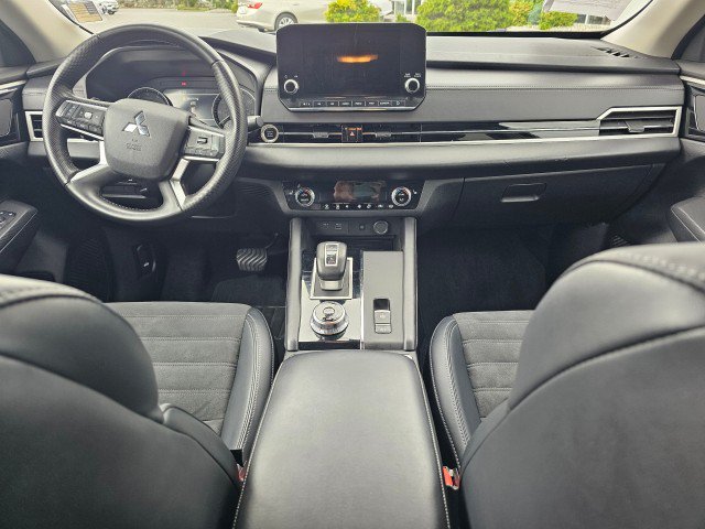 Used 2024 Mitsubishi Outlander SE AWD/4WD image 25