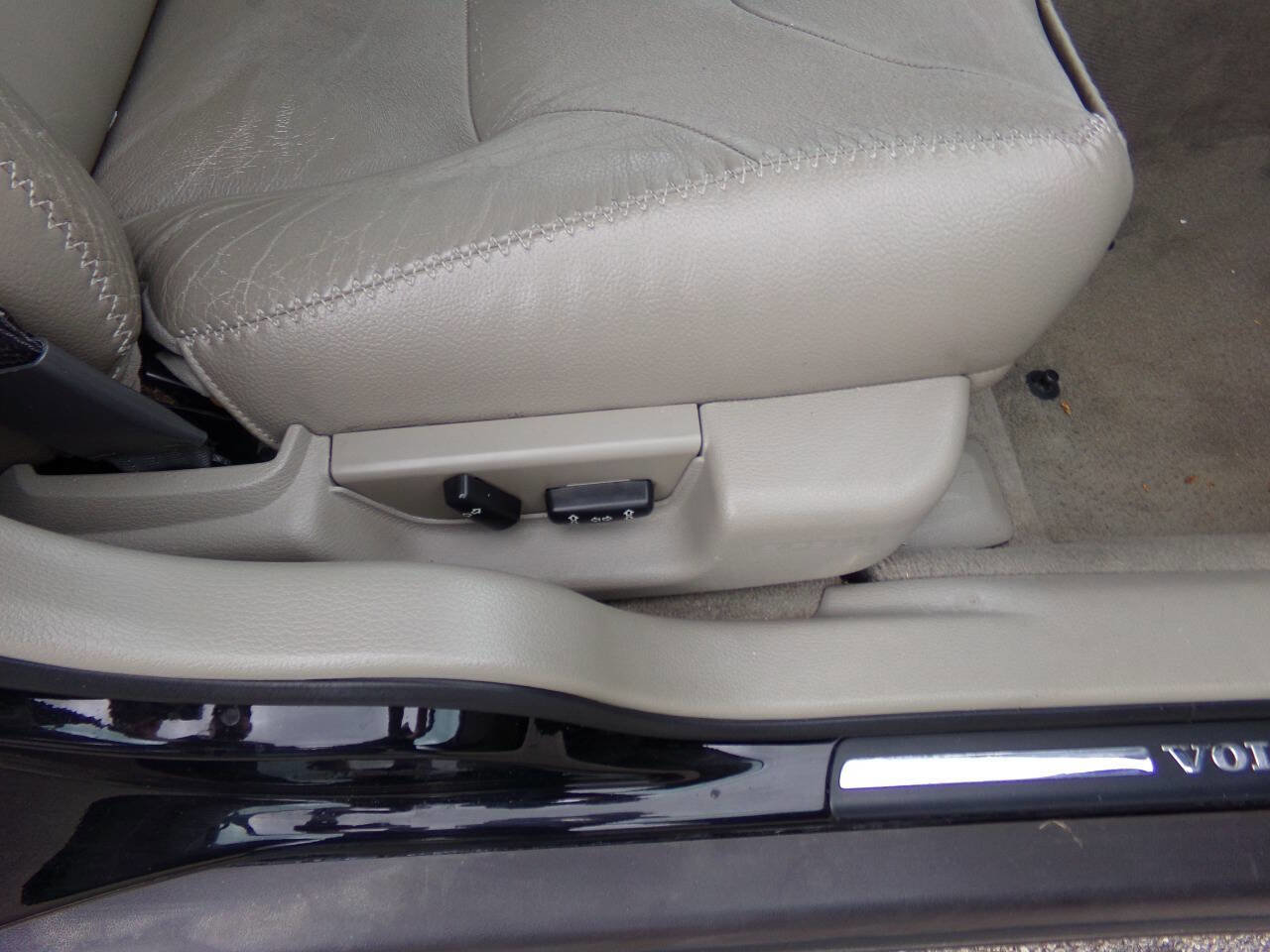 Used 2004 Volvo V70 AWD/4WD image 22